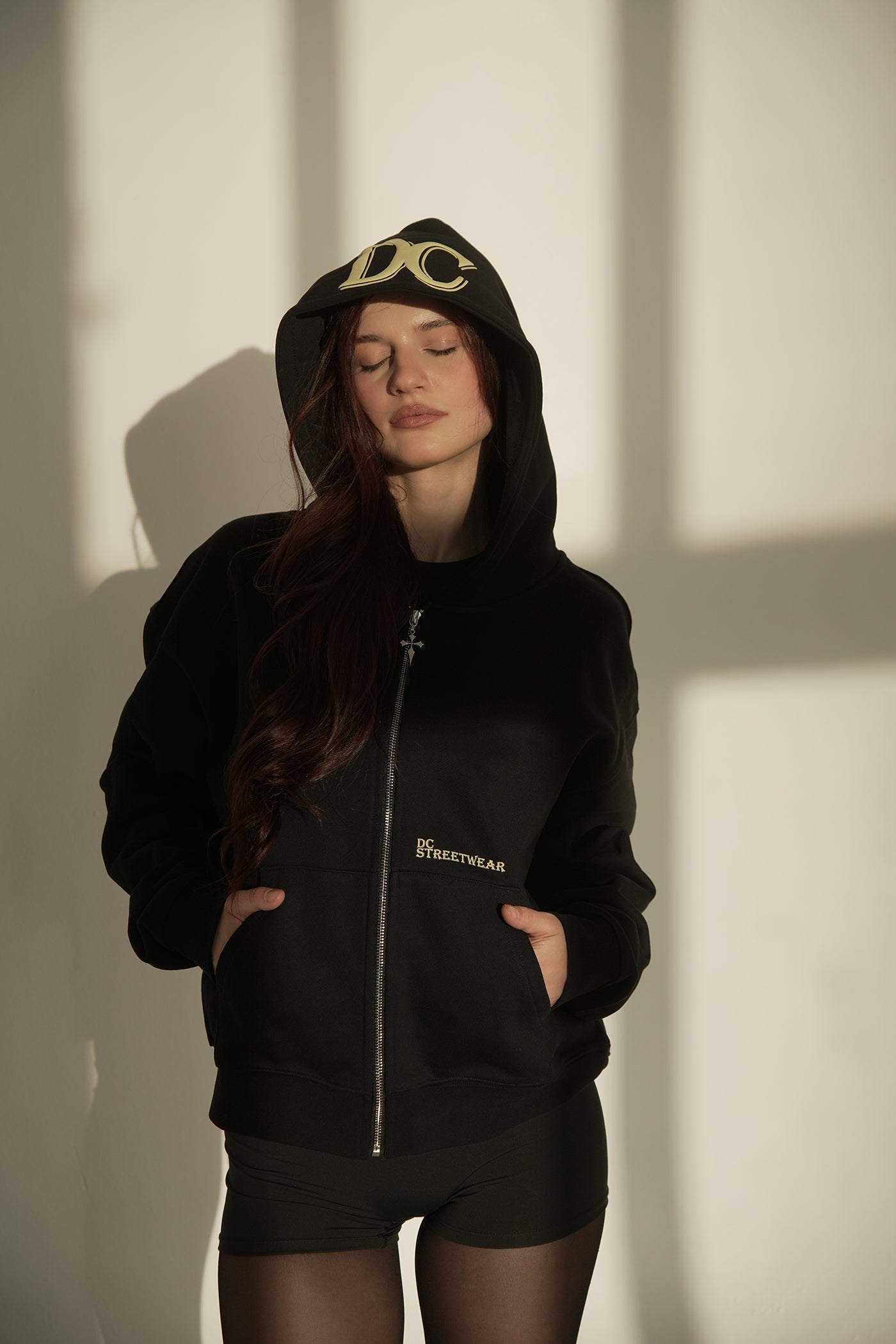 DC ZIP HOODIE in BLACK